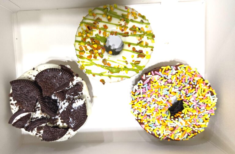 黒墨商店 沖縄店》シフォンケーキのような焼きドーナツ専門店。「焼き